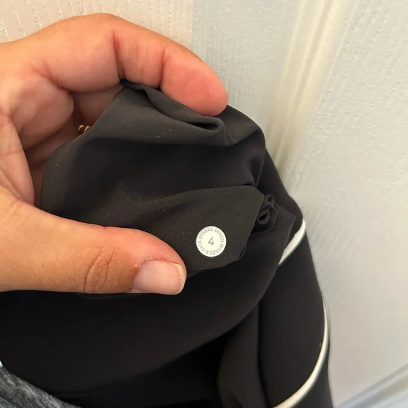 ! Lululemon On The Right Tract Pant, Size 4, Very Good Condition - Picture 12 of 12
